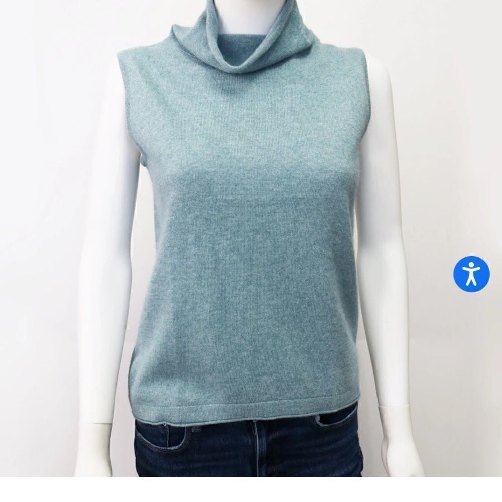 Sleeveless turtleneck sweater- dream blue